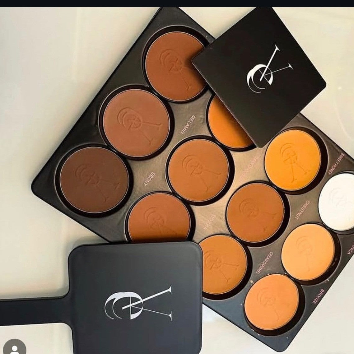 Vee Beauty  Powder Palette — 12 in 1